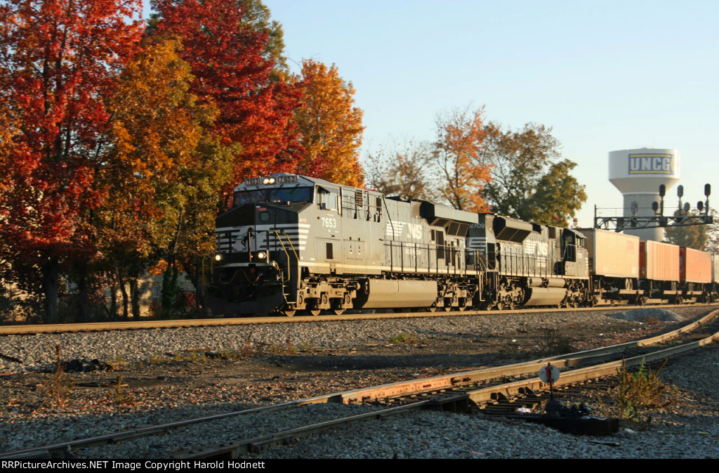 NS 7653 leads train 218 past the signals at Aycock